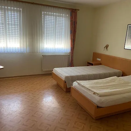 Zum Bahnhof 3* Moerlheim