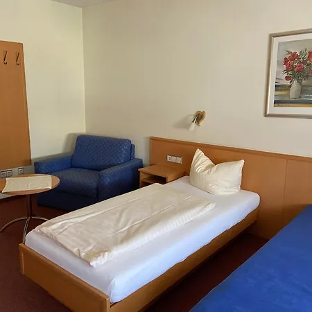 Zum Bahnhof 3* Moerlheim