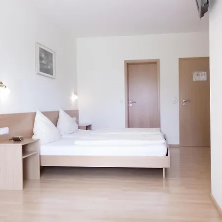 Zum Bahnhof Moerlheim