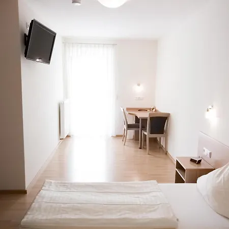 Zum Bahnhof Guest house Moerlheim