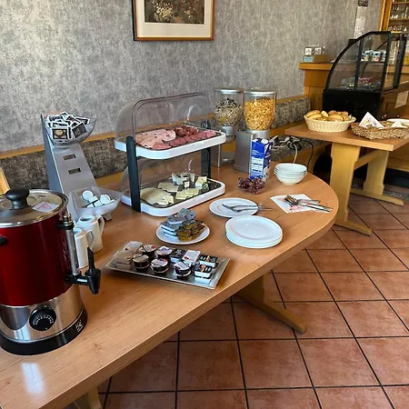 Zum Bahnhof Guest house Moerlheim