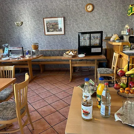 Zum Bahnhof Moerlheim