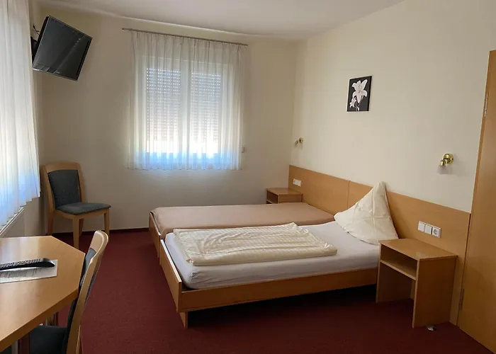 Zum Bahnhof בית הארחה Moerlheim