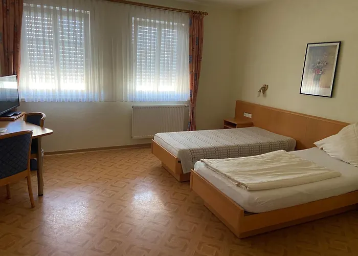 Zum Bahnhof 3* Moerlheim