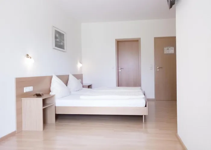 Zum Bahnhof Moerlheim