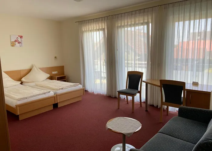 Zum Bahnhof Moerlheim