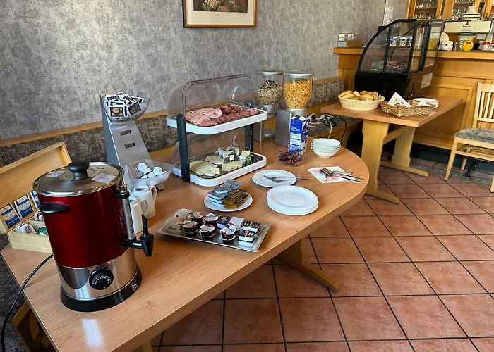 Zum Bahnhof בית הארחה Moerlheim