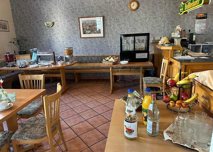 Zum Bahnhof Moerlheim