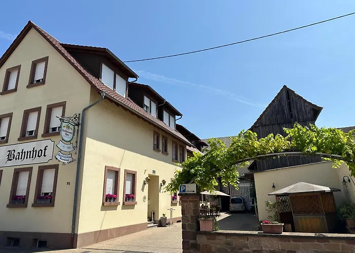 Zum Bahnhof Moerlheim